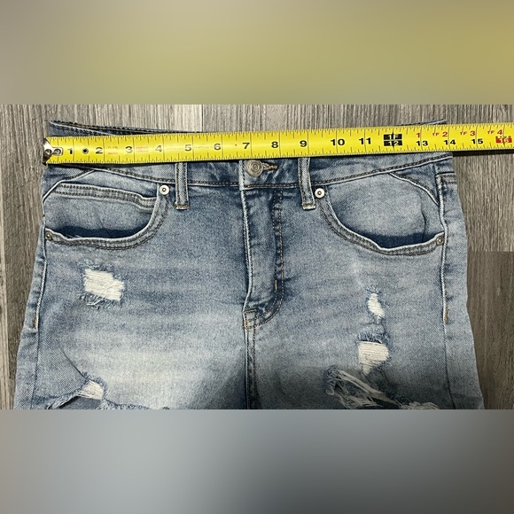 Sofia Jeans by Sofia Vergara Distressed Jean Shorts - Chi - Women’s Sz 2 - Picture 5 of 10